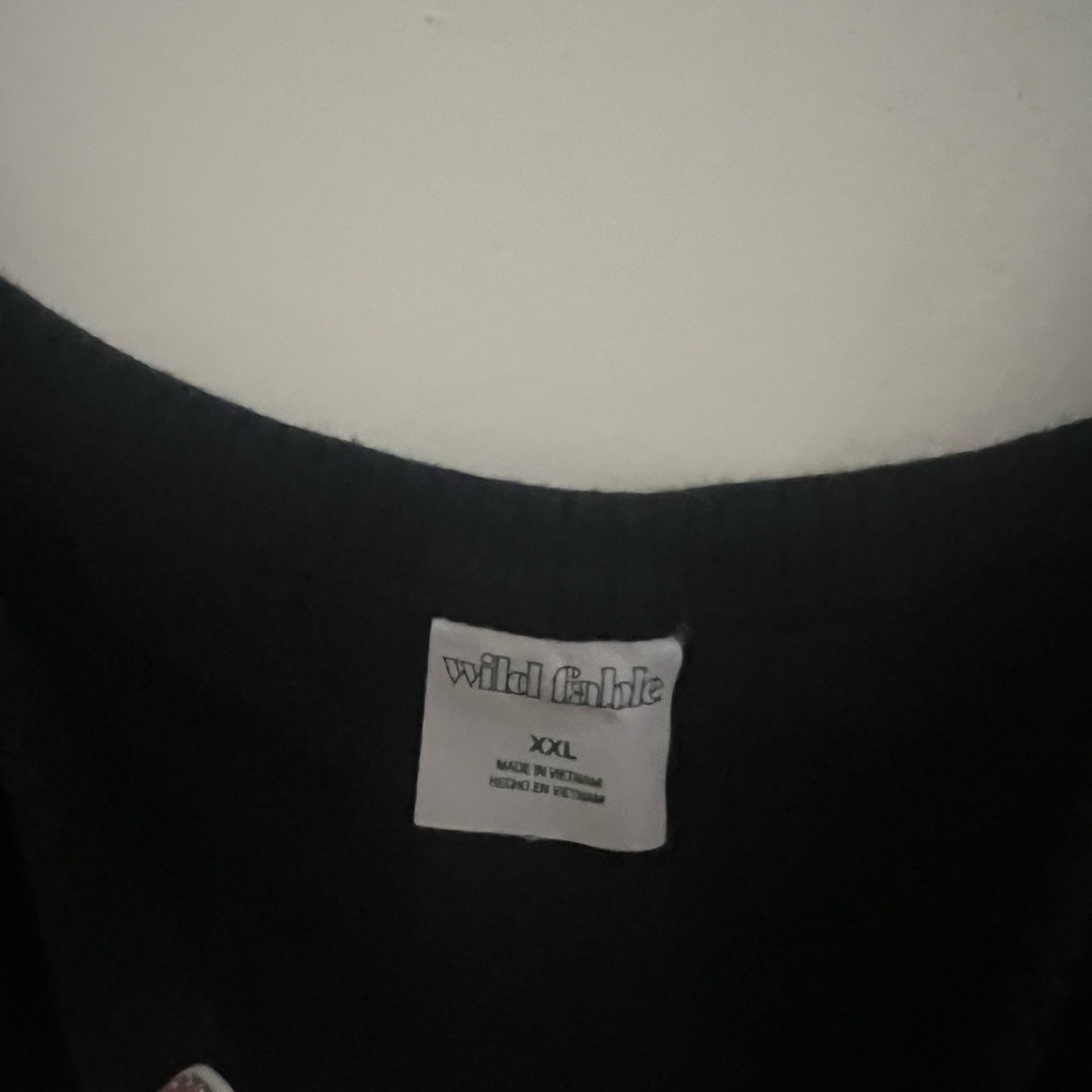 Black V Cut Cropped Tank Top - Picture 2 of 2